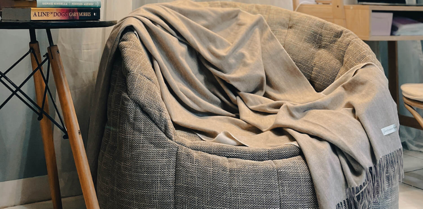Ambient lounge Cashmere and Merino luxury throw