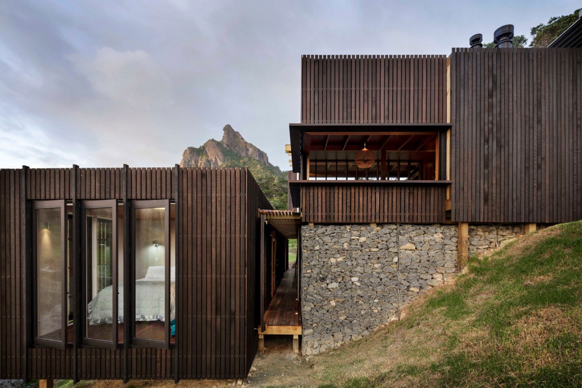 Captivating views and blunt material make for stunning new zealand architecture